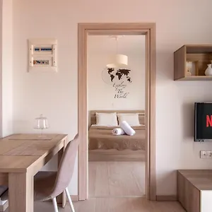 Minimalist W/ View Θεσσαλονίκη